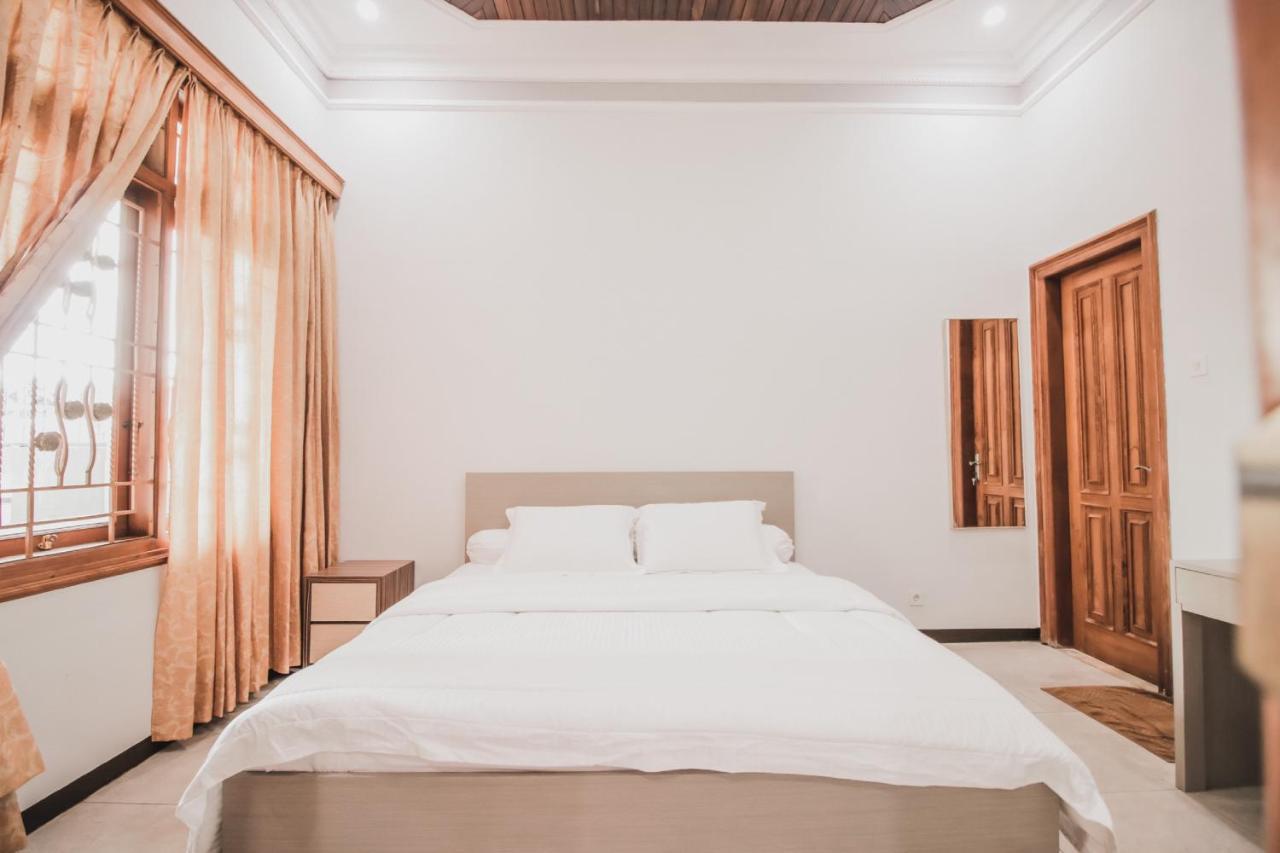 Stay Inn Pasteur Bandung, Husein Sastranegara Airport エクステリア 写真